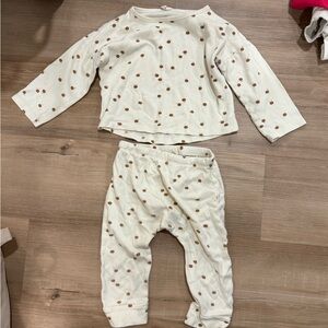 Quincy Mae Cream and brownish red apples Kids Matching Set